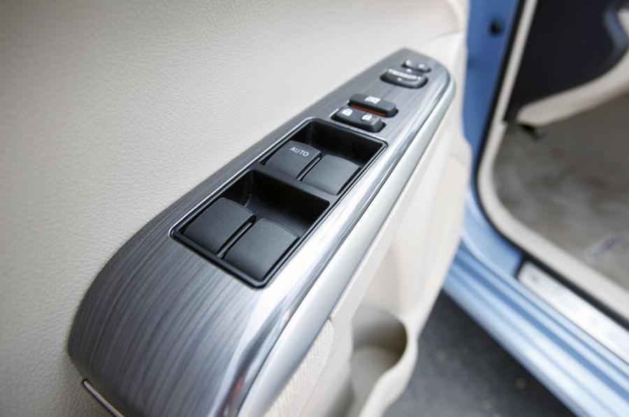  Toyota Camry Hybrid 2012 года  (фото 9 из 71)